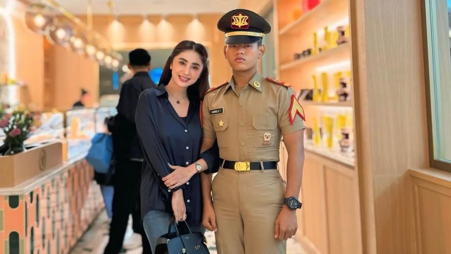Dewi Perssik dan Gabriel Putra Angkat