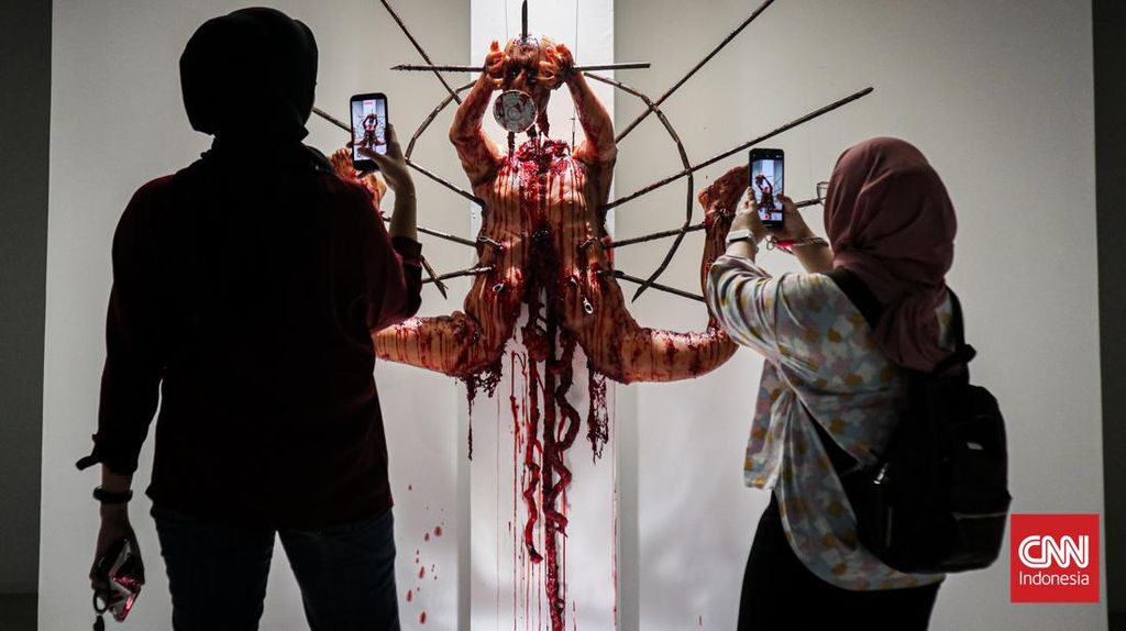 FOTO: Instalasi Macabre Art Pamerkan Sisi Tragis 'Ghost in the Cell'