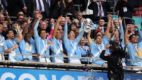 Man City Kantongi Dua Gelar, Buru Keajaiban Treble