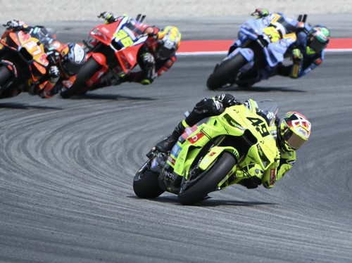 Team Pertamina Enduro VR46 Racing Team's Fabio Di Giannantonio leads during the 2026 Catalunya Moto GP Grand Prix at the Catalunya racetrack in Montmelo, near Barcelona, on May 17, 2026. (Photo by JOSE JORDAN / AFP)