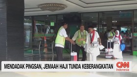 VIDEO: Mendadak Pingsan, Jemaah Haji Tunda Keberangkatan