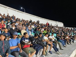 700 Bobotoh-Viking Duduk Rapi Tanpa Atribut di Stadion Jelang PSM Vs Persib