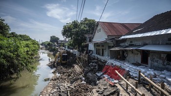 FOTO: 41 Meter Jalan Hilang di Semarang Usai Hujan Deras