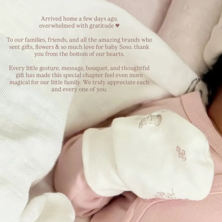 <p>Alyssa mengaku dirinya sangat bersyukur atas limpahan kebahagiaan yang datang padanya dan keluarganya. Setibanya di rumah, Alyssa membagikan proses serta momen menyusui Baby Soleil yang sangat tak terlupakan baginya. "Hai aunty... Bebe soso kuat banget nyusunya," tulisnya di caption. (Foto: Instagram @soleilzephora.g)</p>