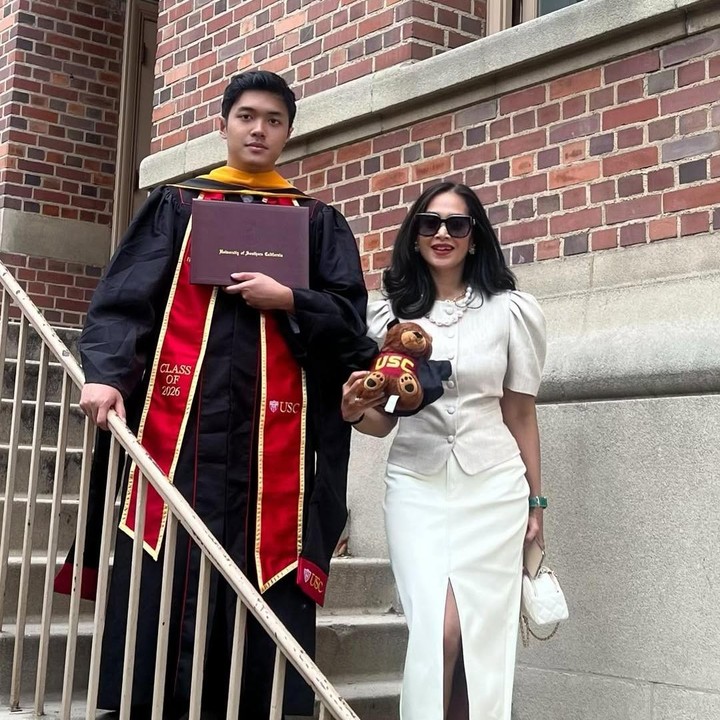 <p>Ia pun tak lupa memberikan ucapan selamat untuk putranya yang berhasil lulus dari University of Southern California. &ldquo;Selamat atas gelar Mastermu, Marcel! Kamu berhasil, Marcel!&rdquo; tulis Diah, dikutip dari laman Instagram <em>@dps_diahpermatasari</em>, Senin (18/5/2026).&nbsp;(Foto: Instagram @dps_diahpermatasari)</p>