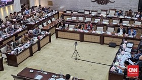 Anggota DPR Soroti Anjlok Rupiah Rp17.664 saat Ekonomi 5,61 Persen