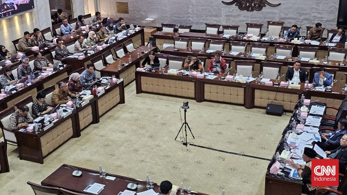 Anggota DPR Soroti Anjlok Rupiah Rp17.664 saat Ekonomi 5,61 Persen