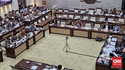 Anggota DPR Soroti Anjlok Rupiah Rp17.664 saat Ekonomi 5,61 Persen