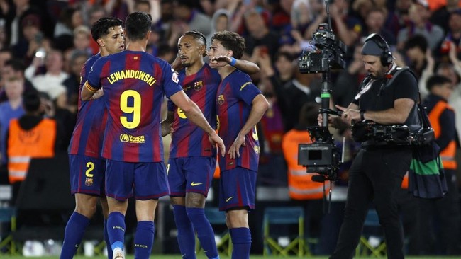Barcelona dan Real Madrid sama-sama meraih kemenangan pada pekan ke-37 Liga Spanyol, Minggu (17/5) waktu setempat atau Senin (18/5) dini hari WIB.