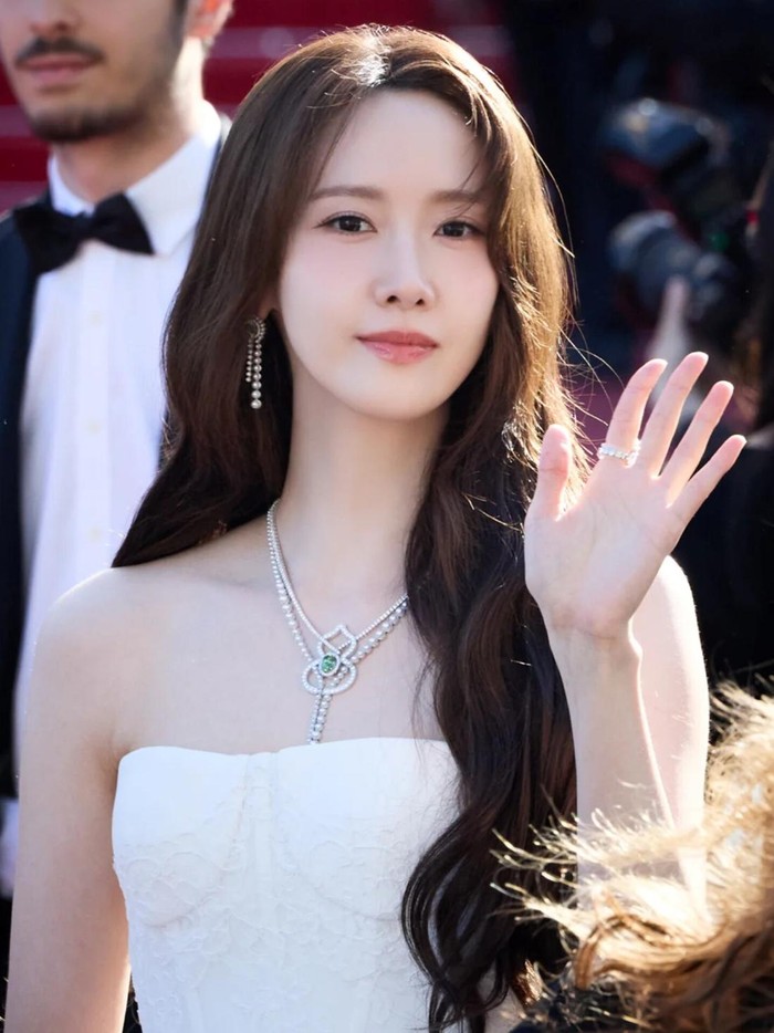 Beauties, itulah sederet potret cantik YoonA dalam '79th Cannes Film Festival' yang digelar pada (17/5). Sementara itu, YoonA belum lama ini dikabarkan sedang mempertimbangkan drama 'Unnatural' untuk proyek comeback-nya./ Foto: entertain.naver.com