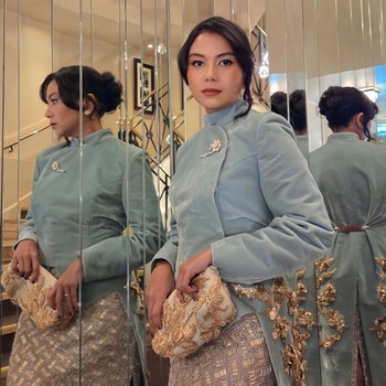 Beda Gaya Kamila Andini dan Raline Shah di Women in Cinema Gala