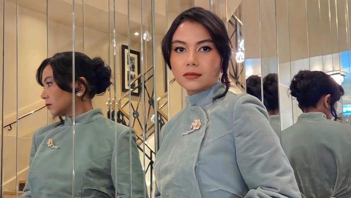 Beda Gaya Kamila Andini dan Raline Shah di Women in Cinema Gala