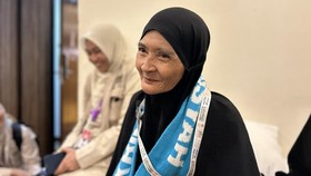 20 Tahun Nabung di Ember, Tangis Nenek Pencari Ubi Pecah Depan Ka'bah