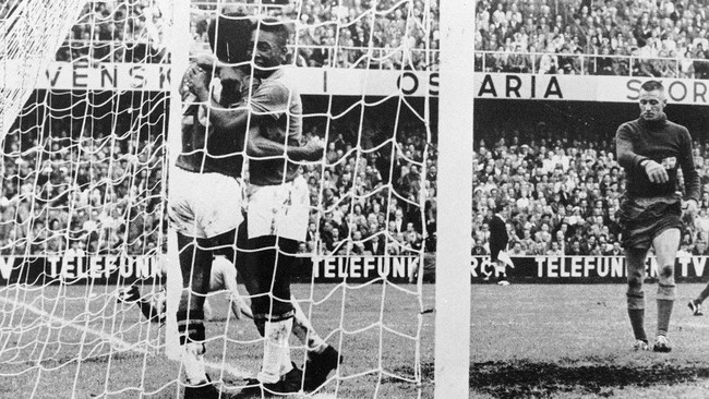 Piala Dunia 1958 di Swedia menandai awal dominasi Brasil dan lahirnya Pele. Brasil menang 5-2 di final, meraih trofi pertama dari lima total Piala Dunia.
