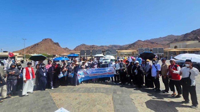 Sebanyak 49 jemaah haji dari Penyelenggara Ibadah Haji Khusus (PIHK) Aida Tourindo Wisata menjalani rangkaian ziarah Madinah pada Minggu, 17 Mei 2026.