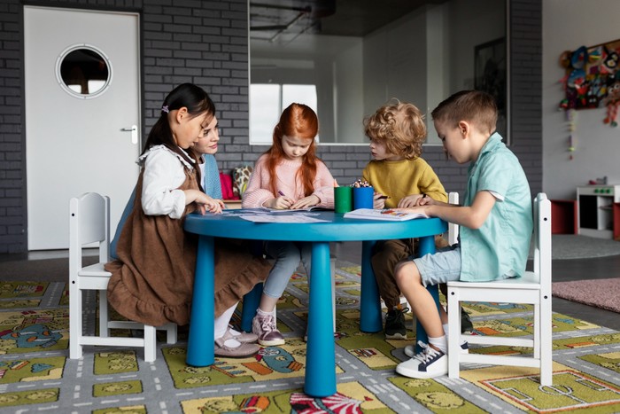 zodiak yang paling cocok menjadi guru TK dan dikenal baik hati serta sangat menyukai anak-anak