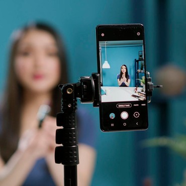 5 Zodiak yang Jago Cari Atensi di Media Sosial, Berpotensi Jadi Influencer!
