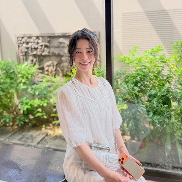Liburan ke Bali, Lim Ji Yeon Pamer Foto Seksi di Pinggir Kolam