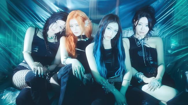 Lirik Lagu Starstruck - FIFTY FIFTY