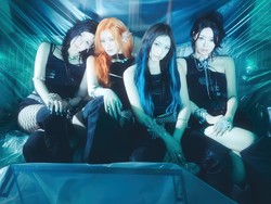Lirik Lagu Starstruck - FIFTY FIFTY