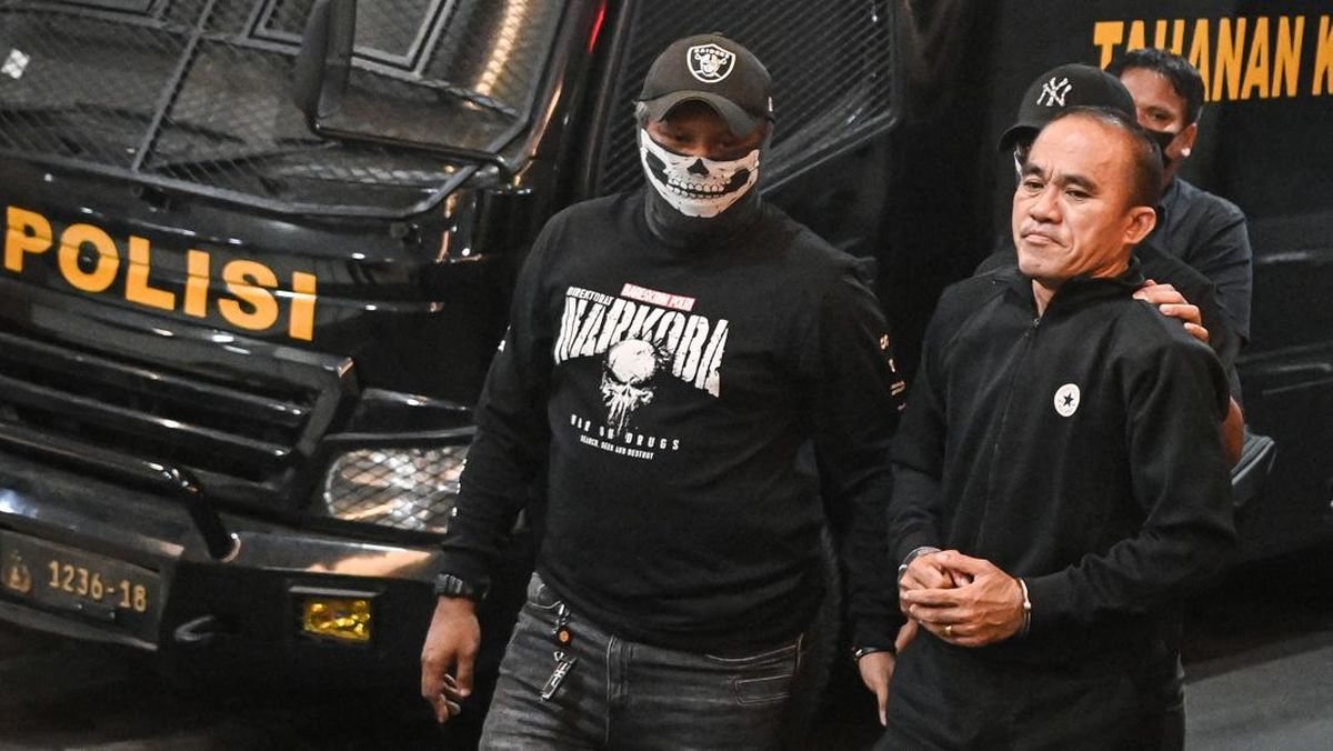 FOTO: Eks Kasat Narkoba Polres Kutai Barat Digelandang ke Bareskrim