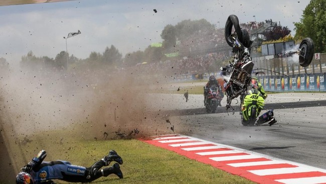 Berikut kronologi kecelakaan pembalap Gresini Racing, Alex Marquez saat mengalami kecelakaan horor di MotoGP Catalunya.