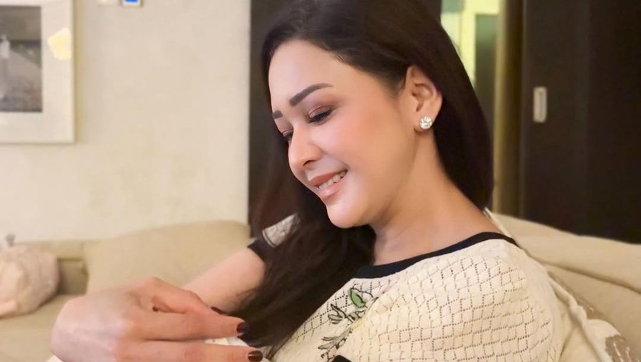 Mulan Jameela Diabaikan&comma; Maia Estianty Kompak Rawat Baby Soso dengan Risa Dewi