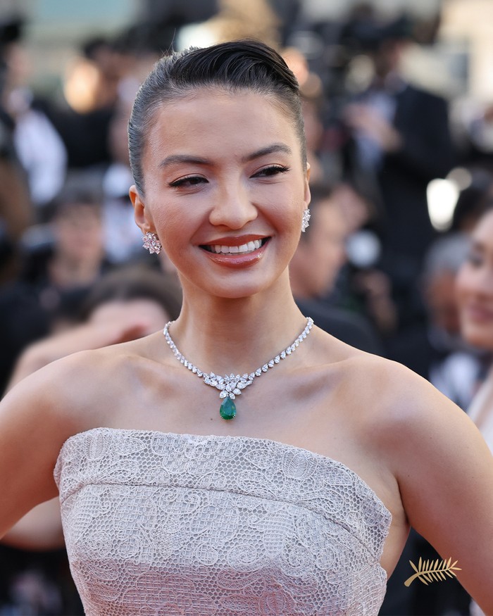 Raline Shah mengenakan gaun Sapto Djojokartiko di Cannes Film Festival