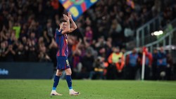 Camp Nou Melepas Robert Lewandowski
