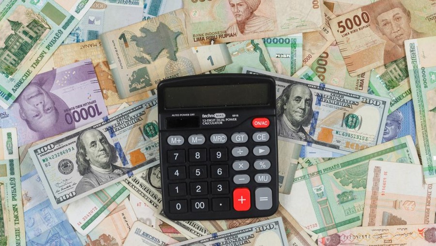 Rupiah Melemah&comma; Barang-barang Ini Diprediksi Ikut Naik Harga dan Bikin Dompet Menjerit