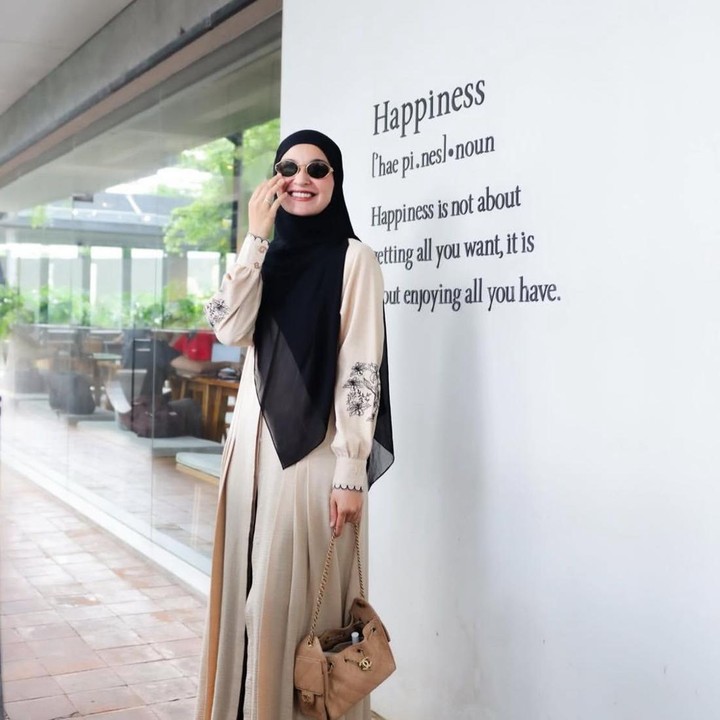 <p>Penampilan terbaru artis Shireen Sungkar belakangan ini sukses bikin pangling netizen, Bunda. Tubuhnya kini terlihat lebih ramping dan <em>fresh</em> usai berhasil menurunkan berat badan hingga 7 kilogram dalam dua bulan. (Foto: Instagram @shireensungkar)</p>
