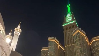 Makkah Clock Tower Bersinar Hijau Tanda Masuk 1 Zulhijah