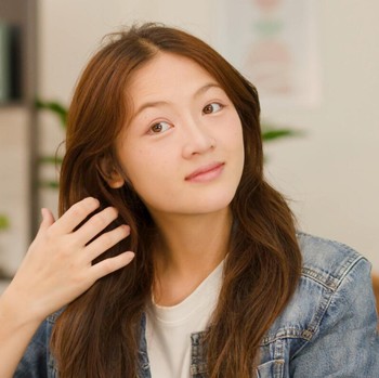 4 Ciri Kepribadian Orang yang Nggak Pernah Ganti Gaya Rambut