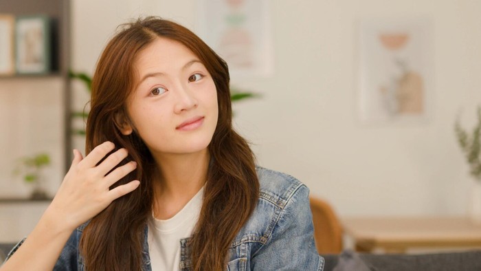 4 Ciri Kepribadian Orang yang Nggak Pernah Ganti Gaya Rambut