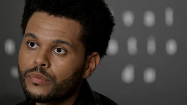 Baru dua hari presale konser The Weeknd di Jakarta dimulai, para pembeli tiket konser tersebut sudah mulai menjual kembali di media sosial.