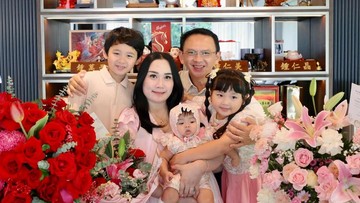 Gosip Terkini Selebriti Insertlive : 8 Potret Ahok Beri Bunga dan Ciuman Romantis Rayakan Ulang Tahun Puput Sang Istri Tercinta