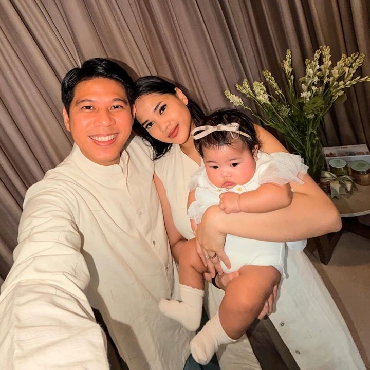 <p>Anggota grup RAN, Anindyo Baskoro atau Nino, memulai awal tahun 2026 dengan status sebagai seorang Ayah. Sang istri Dhabitannisa Auni atau Ica melahirkan anak pertama mereka pada 28 November 2025, yang diberi nama Shanumbita Naisha Kinanti Baskoro. Dalam unggahan di Instagram, Nino kerap membagikan momen saat bersama putri semata wayangnya ini. (Foto: Instagram @ninokayam)</p>