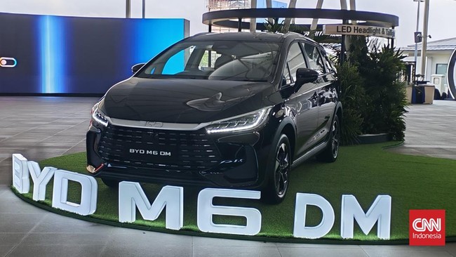Honda Beat bisa mendapatkan konsumsi BBM 60,6 km per liter, sedangkan M6 Cross PHEV diklaim BYD sampai 65 km per liter.
