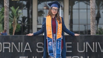 Berita Seputar Selebriti Insertlive Terkini : Jadi Sarjana Psikologi, 6 Momen Wisuda Cinta Kuya di California State University