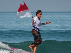 Sosok Dhea Natasya, Perempuan Indonesia Pertama yang Lolos ke Panggung Surfing Dunia
