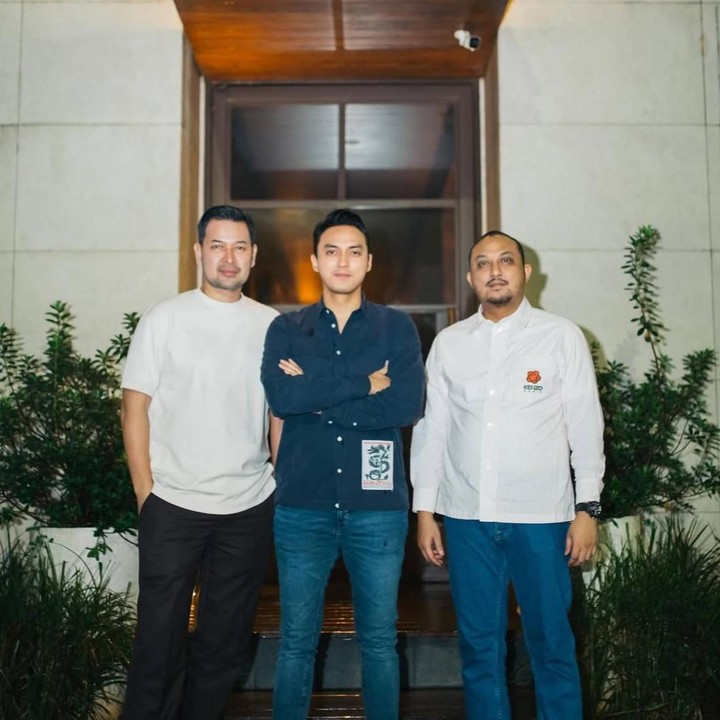 <p>Sementara itu, adiknya, Muhamad Rijal Bey, saat ini tengah sibuk memimpin sebuah klub sepak bola. Ia menjabat di Persatuan Sepak Bola Indonesia Kota Depok (Persikad). (Foto: Instagram @rijalbey711)</p>