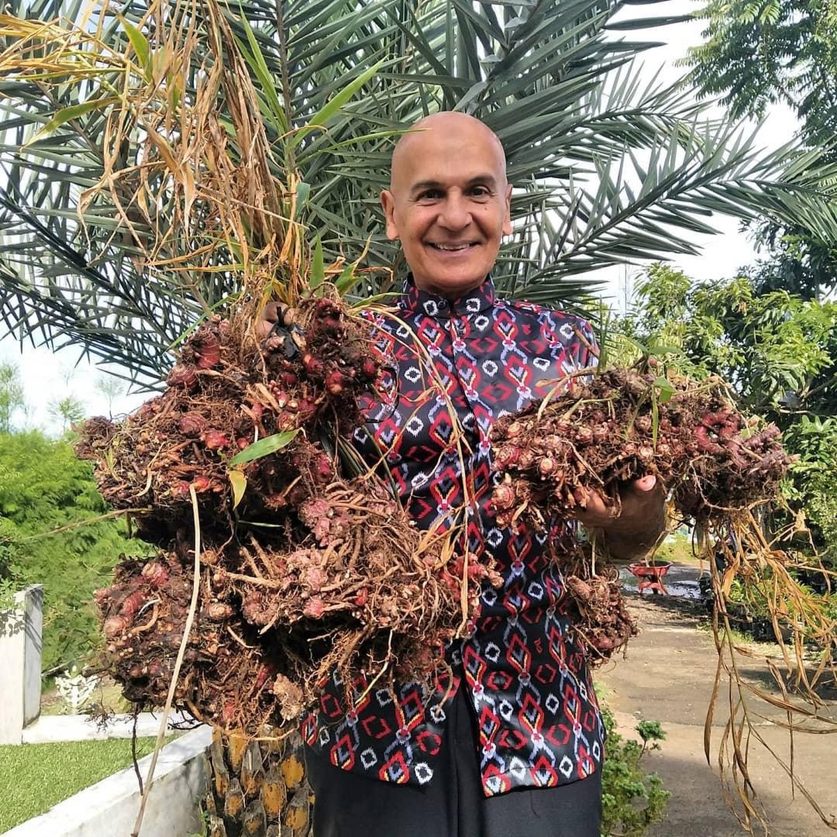 Kabar Baru Mark Sungkar Ayah Shireen&comma; Hidup Bahagia Jadi Petani Bareng Istri Daun Muda