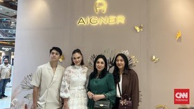 Putri Tanjung hingga Luna Maya Hadiri Rilis Koleksi Aigner di Metro
