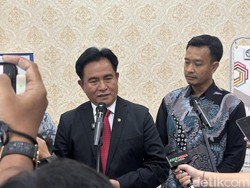 Menko Yusril Sebut Kasus Haji Ilegal Tak Harus Diproses Hukum