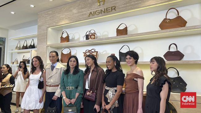 Metro Department Store memperkenalkan koleksi AIGNER terbaru Spring/Summer 2026 bertajuk 'Paradiso Botanico' di Pondok Indah Mall 2, Jakarta, Selasa (19/5).