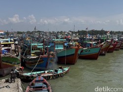 Ratusan Kapal di Tasikagung Rembang Mogok Melaut, Nelayan Terpukul Harga Solar