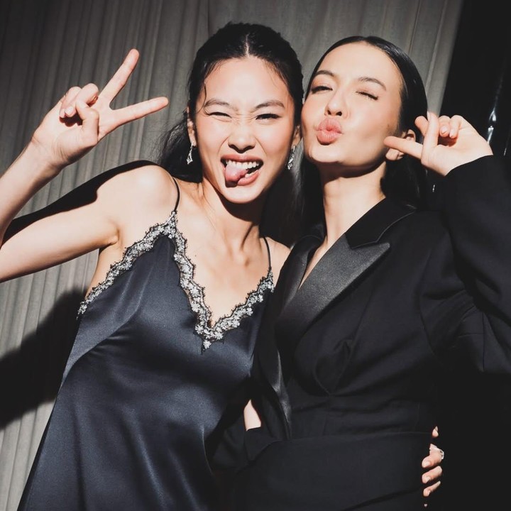 <p>Selain Han So Hee, Raline mengabadikan momen kebersamaan dengan artis Jung Ho Yeon. Keduanya terlihat begitu akrab saat memamerkan pose kedekatan di depan kamera. Perlu diketahui, Jung Ho Yeon menghadiri Cannes di tahun ini untuk mempromosikan film terbarunya yang berjudul <em>Hopes</em>. (Foto: Instagram @ralineshah)</p>
