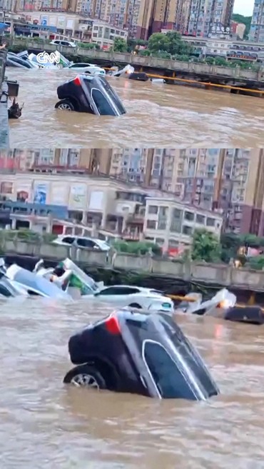 Detik-detik Mobil Warga Terseret Banjir Besar di Guizhou China