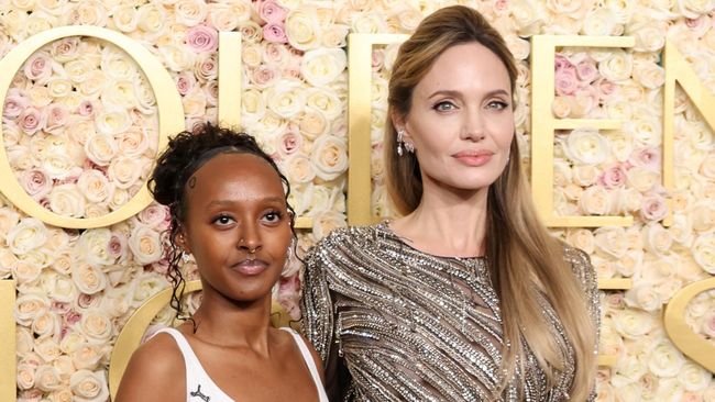 Anak angkat Angelina Jolie dan Brad Pitt, Zahara, menegaskan secara resmi ia sudah membuang nama ayah angkatnya itu dari hidupnya