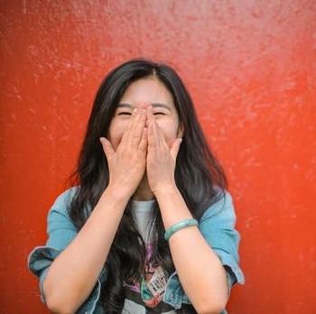 6 Zodiak Paling Humoris yang Selalu Bikin Suasana Jadi Seru